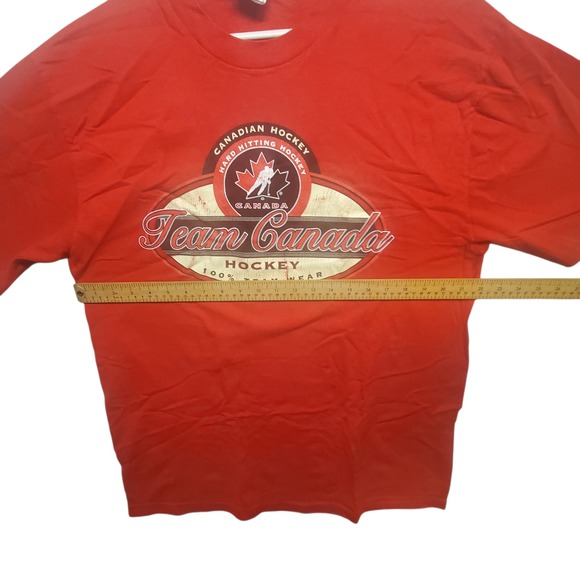 Team Canada Hockey T Shirt Red Size Large Hard Hitting Mens Cotton Team Wear - Picture 4 of 8